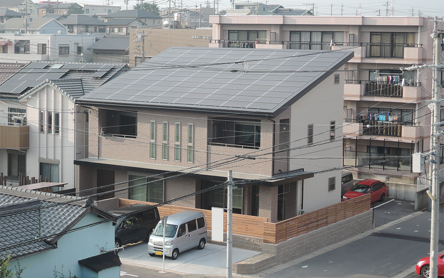 片勾配屋根・全面太陽光の家 4人家族2階建てロフト付き