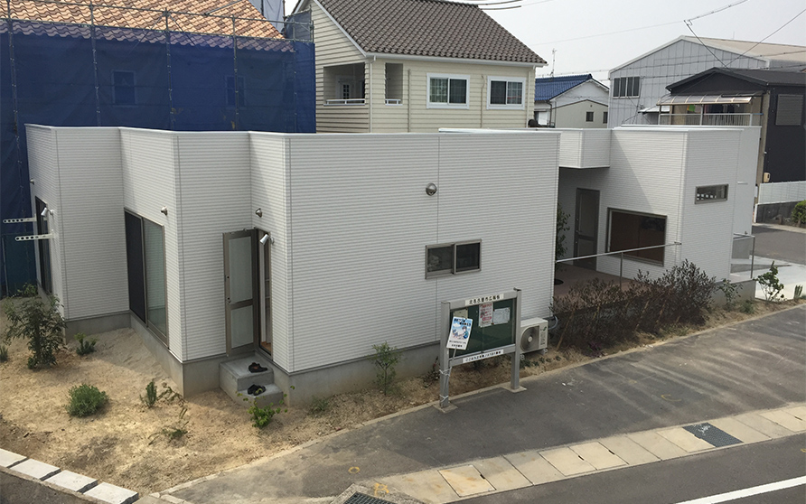 中庭を中心とした平屋の家 バリアフリー、店舗付き住宅