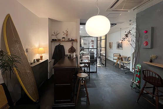 temae（美容院）&金曜日のチェー(バインミーとチェーのお店）