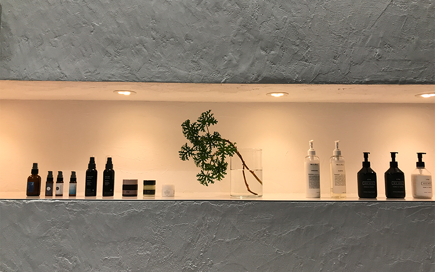 temae（美容院）&金曜日のチェー(バインミーとチェーのお店）