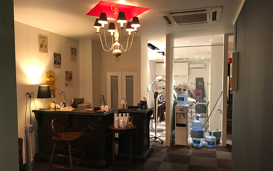 temae（美容院）&金曜日のチェー(バインミーとチェーのお店）