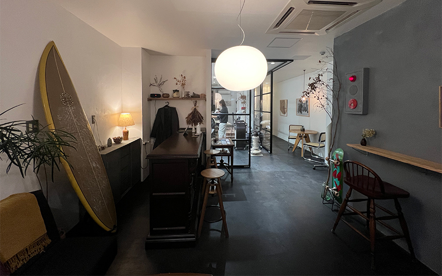 temae（美容院）&金曜日のチェー(バインミーとチェーのお店）