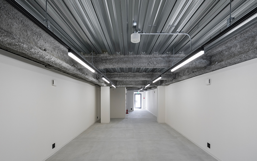 m3 building（テナントビル、金山、重量鉄骨造・8階建て・細長い敷地）