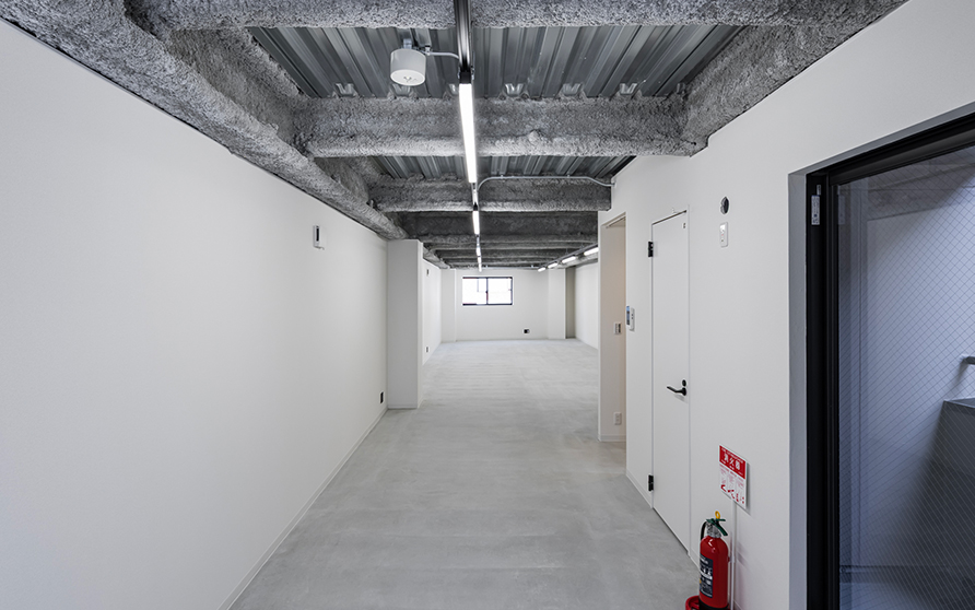 m3 building（テナントビル、金山、重量鉄骨造・8階建て・細長い敷地）