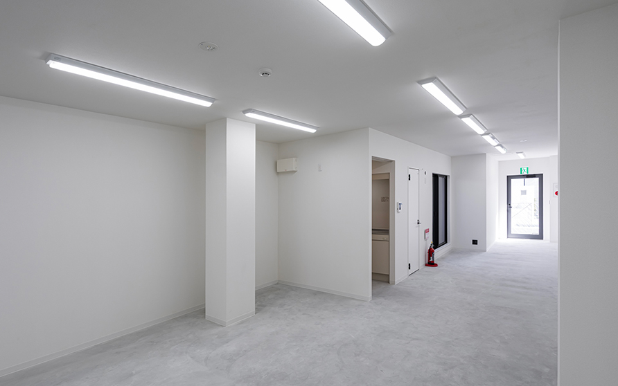 m3 building（テナントビル、金山、重量鉄骨造・8階建て・細長い敷地）